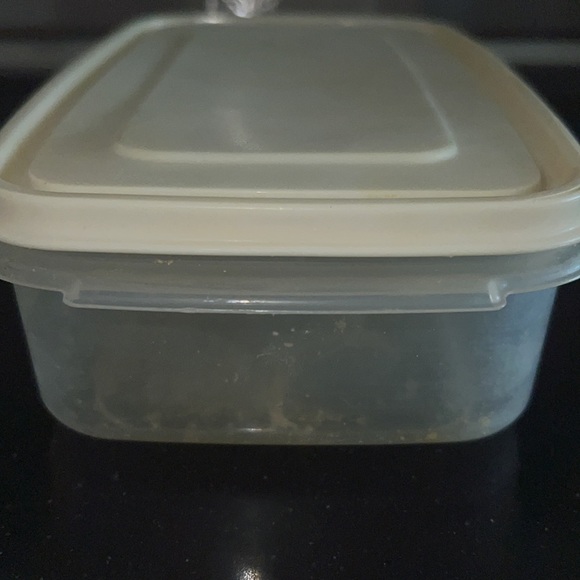 Rubbermaid Rectangular Plastic Food Storage Container - Picture 3 of 5